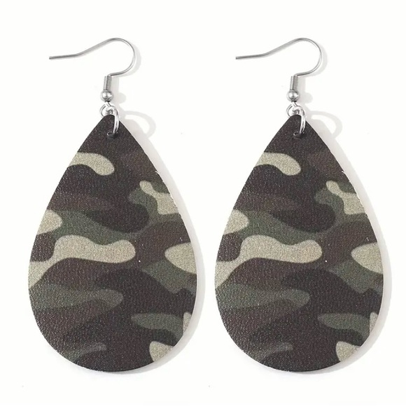 🎉BOGO 1/2 OFF Stylish Retro Army Green Camouflage PU Leather Teardrop Earrings - Picture 6 of 6